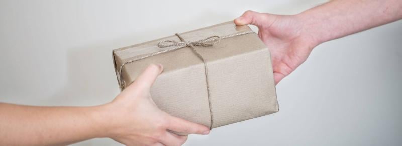 Hogyan kell csomagot feladni a postán? Cikkünkben részletesen leírjuk!